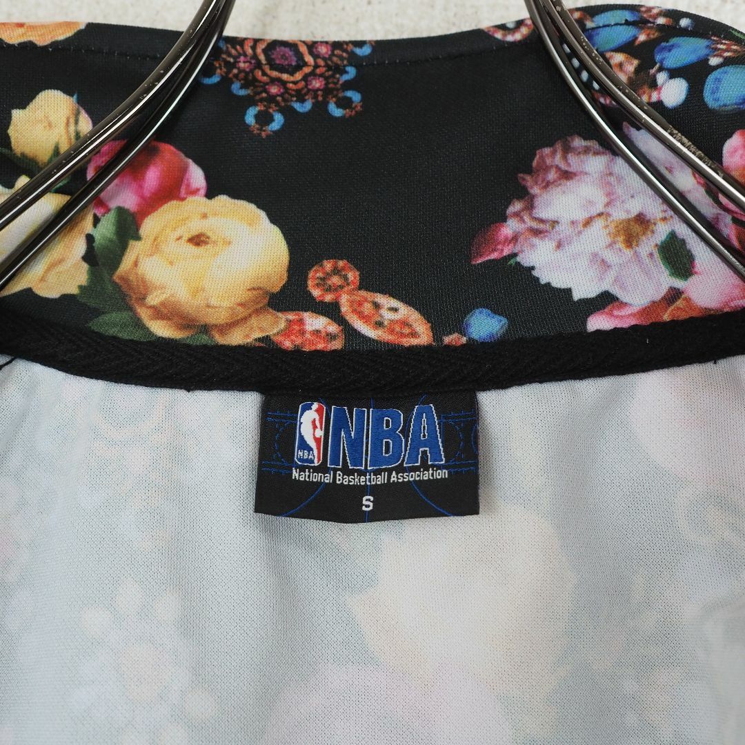A3186★美品★NBA*シカゴ・ブルズ*トラックジャケット*S*花柄*バスケ レディースのジャケット/アウター(ブルゾン)の商品写真