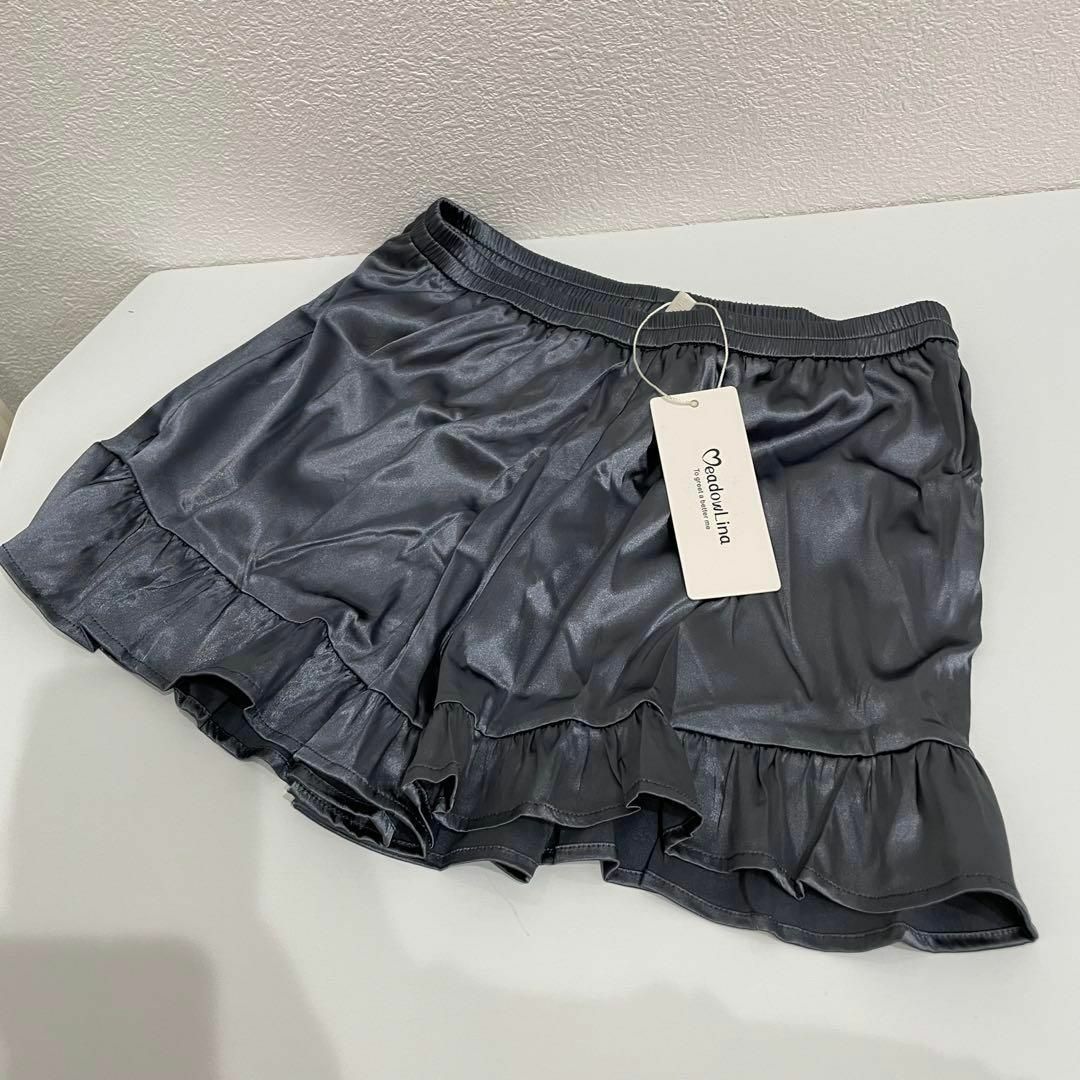ショートパンツ 部屋着 シルクサテンパンツ ペチコート チャコール S レディースのパンツ(ショートパンツ)の商品写真