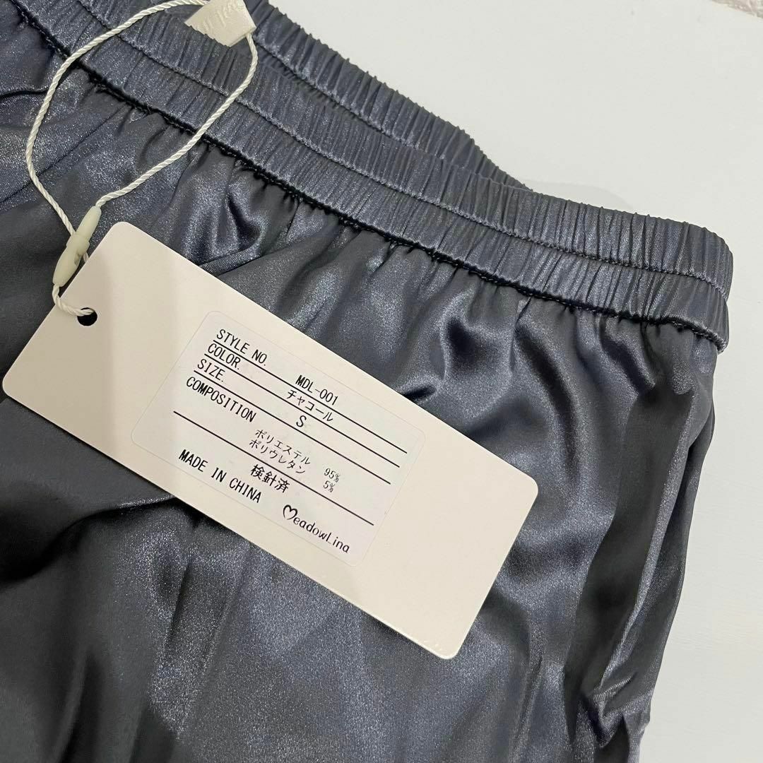 ショートパンツ 部屋着 シルクサテンパンツ ペチコート チャコール S レディースのパンツ(ショートパンツ)の商品写真