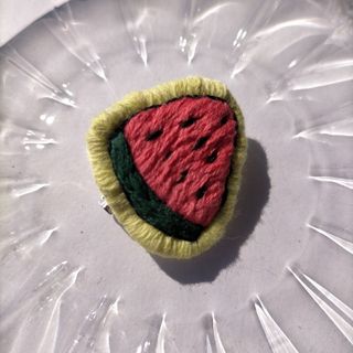 ブローチ　スイカ　刺繍ブローチ(コサージュ/ブローチ)