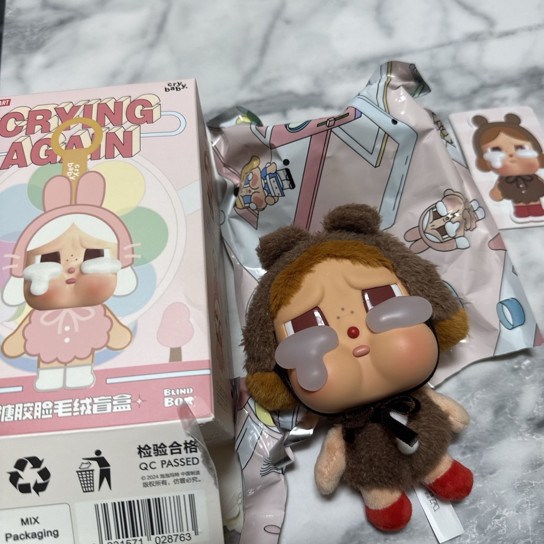 crybaby popmart ポップマート エンタメ/ホビーのおもちゃ/ぬいぐるみ(キャラクターグッズ)の商品写真