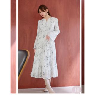 ハーリップトゥ(Her lip to)のハーリップトゥTiered Floral Pleated Dress(ロングワンピース/マキシワンピース)