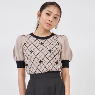 エンブレム総柄パフスリーブニットトップス