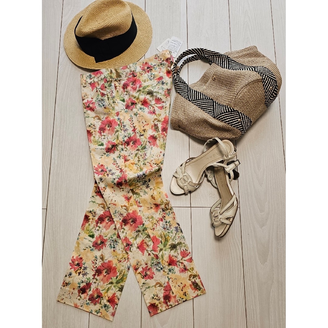 【新品タグ付きDress apt.】伸縮性あり花柄センタープレス40サイズ