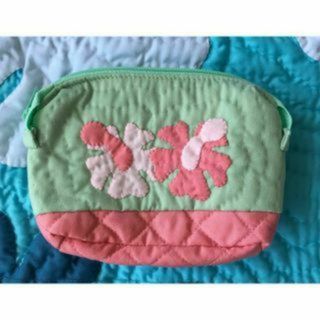 ＜正規品＞バイカラーポーチ♡ハイビスカス♡セルドングリーン♡ハワイアンキルト(ポーチ)