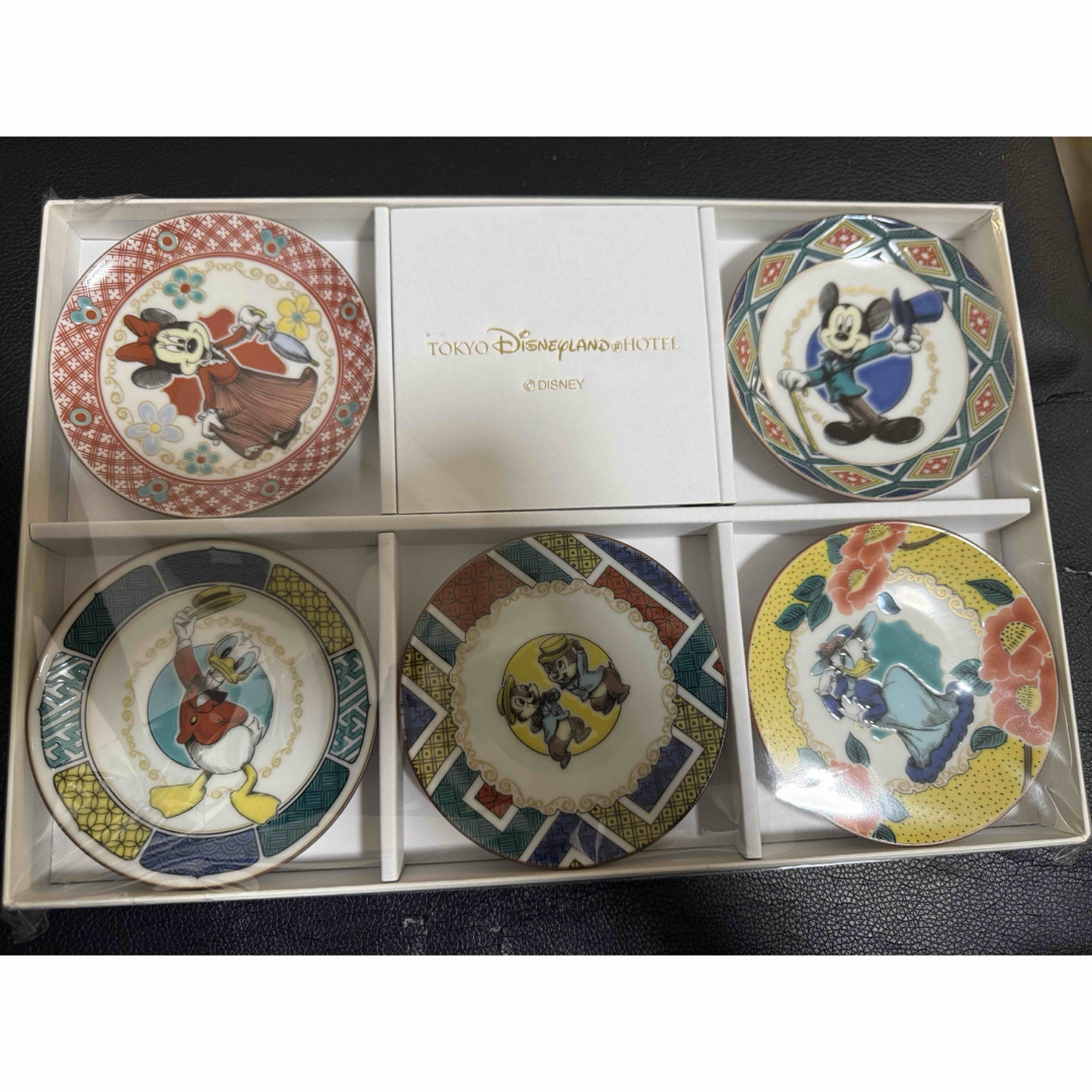 Disney(ディズニー)の非売品 ディズニーホテル宿泊者限定小皿セット インテリア/住まい/日用品のキッチン/食器(食器)の商品写真