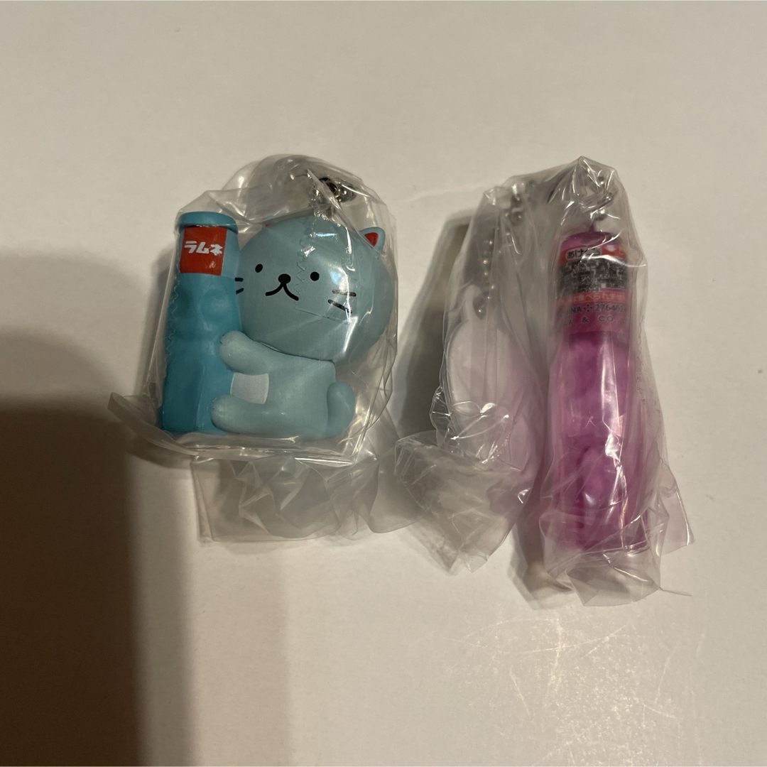 ガチャガチャ 森永ラムネ ラムねこ・しゅうチュー ミニチュアチャーム グレープ② エンタメ/ホビーのおもちゃ/ぬいぐるみ(その他)の商品写真