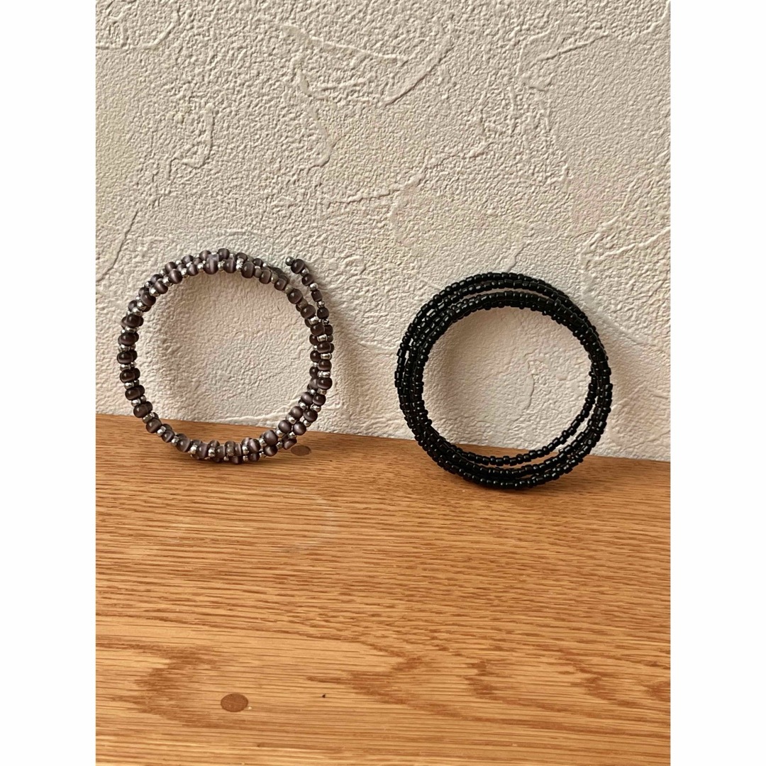 ビーズ　ブレスレット　2個セット　ブラック、グレー レディースのアクセサリー(ブレスレット/バングル)の商品写真