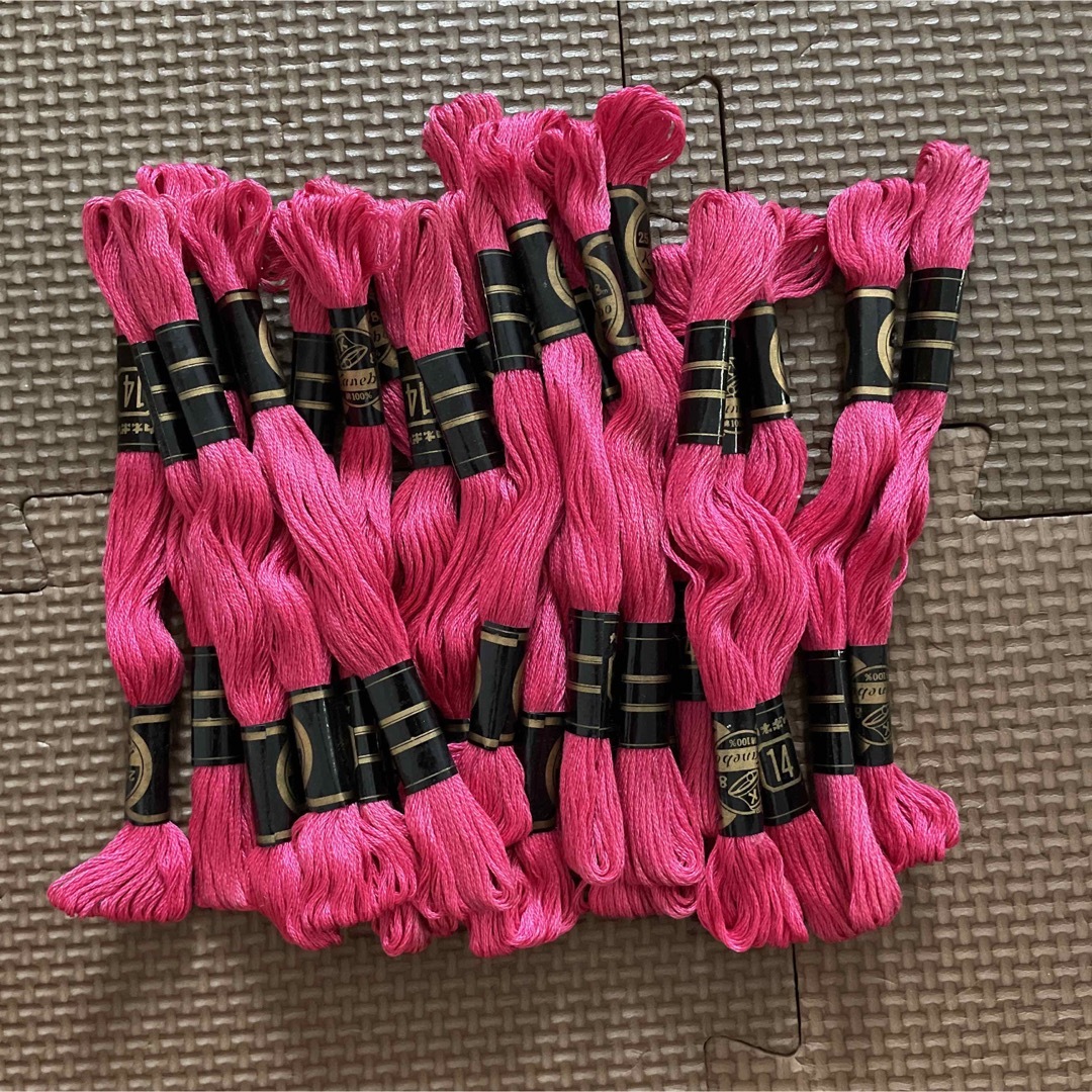 Kanebo(カネボウ)のカネボウ 刺繍糸 14 8m 25番 22本 ピンク ハンドメイドの素材/材料(生地/糸)の商品写真