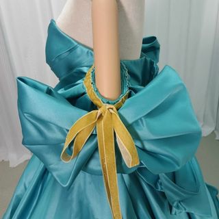 送料無料！姫袖 パフスリーブ 光沢感 グリーン 色直し  結婚式 花嫁  可愛い(ウェディングドレス)