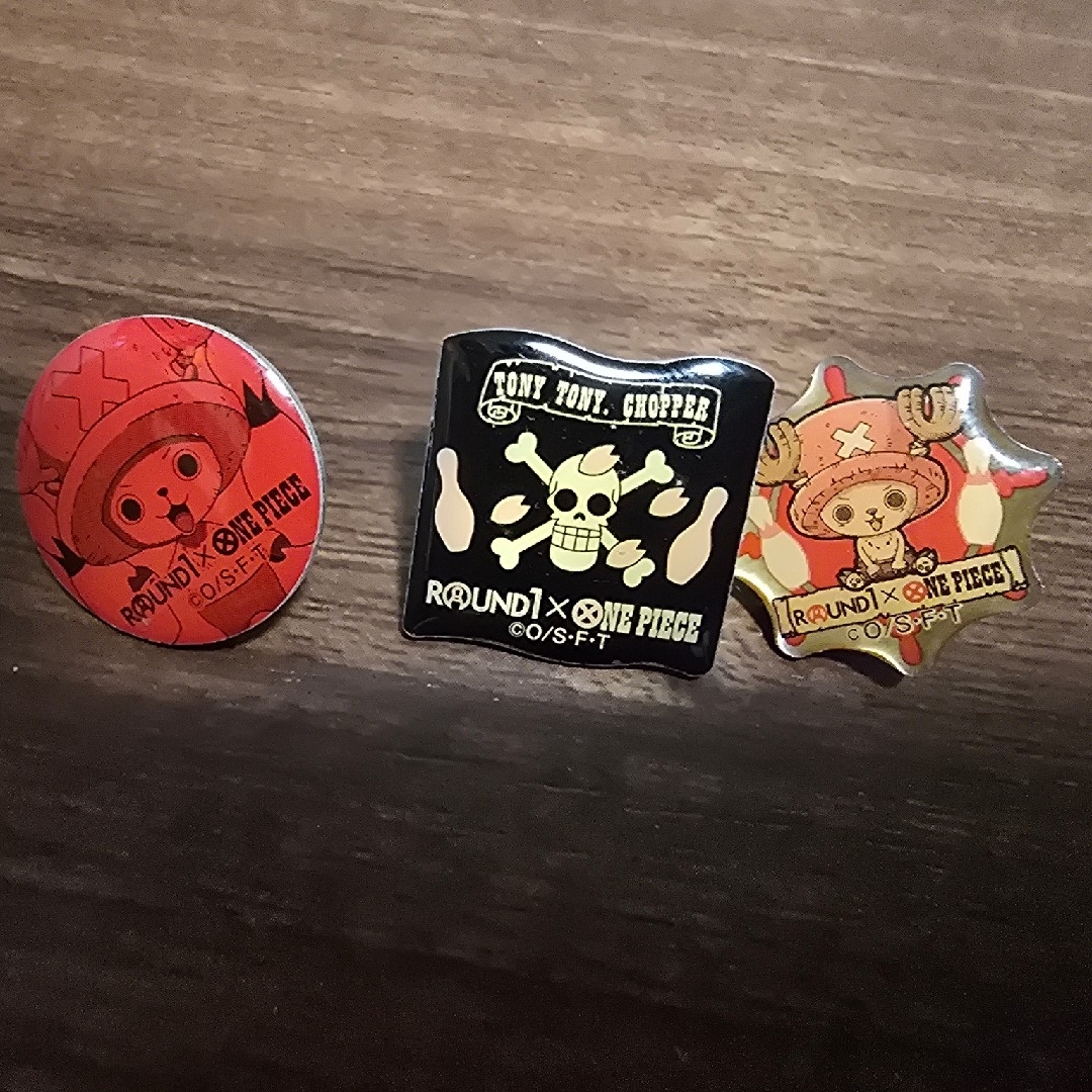 ONE PIECE(ワンピース)のワンピース ピンバッジ ラウンドワンコラボ エンタメ/ホビーのアニメグッズ(バッジ/ピンバッジ)の商品写真