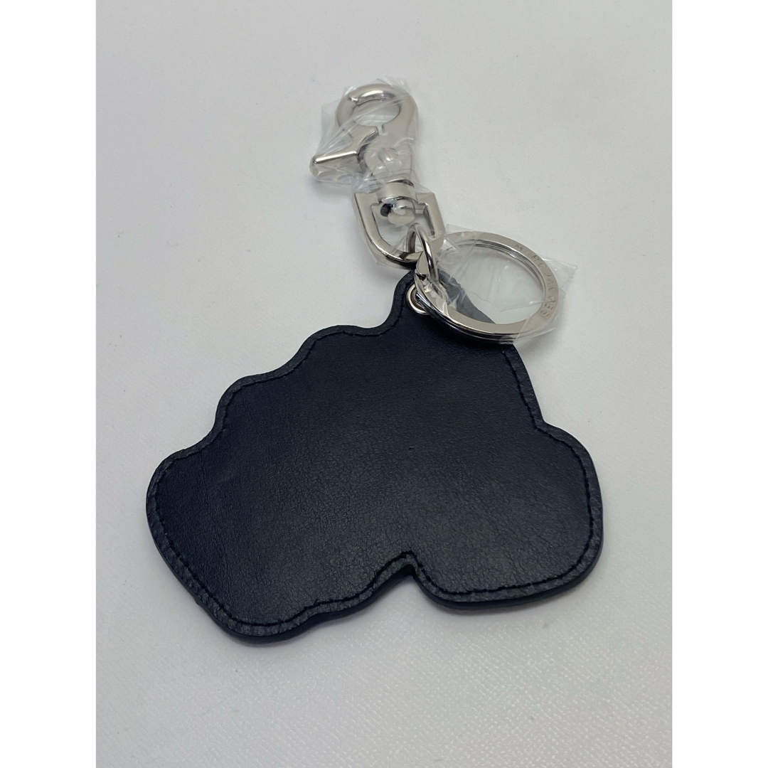 MARC BY MARC JACOBS(マークバイマークジェイコブス)のG031 未使用 マークジェイコブズ グーパンチ (拳) キーホルダー レディースのファッション小物(キーホルダー)の商品写真