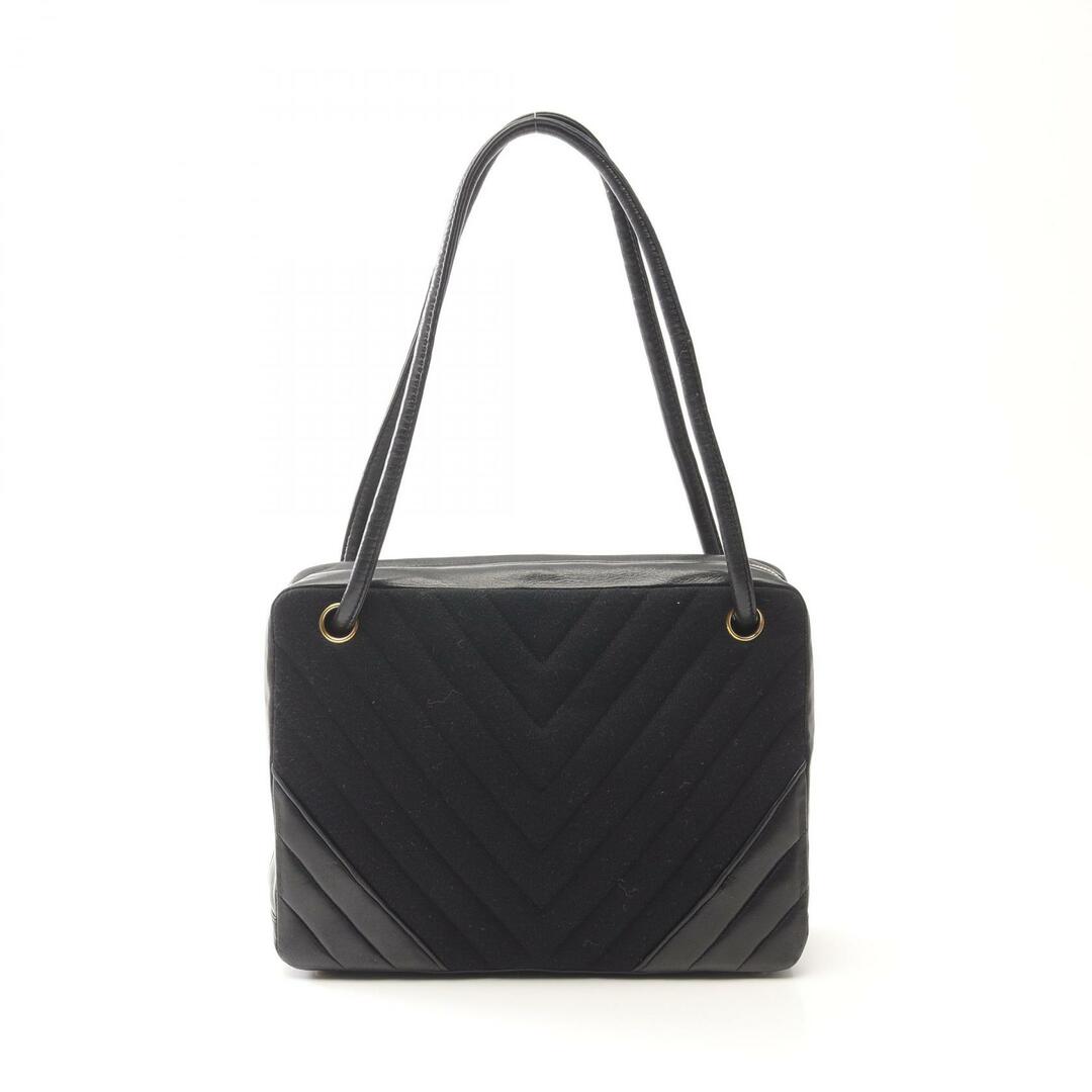 CHANEL - CHANEL シャネル ショルダーバッグ シェブロン Vステッチ