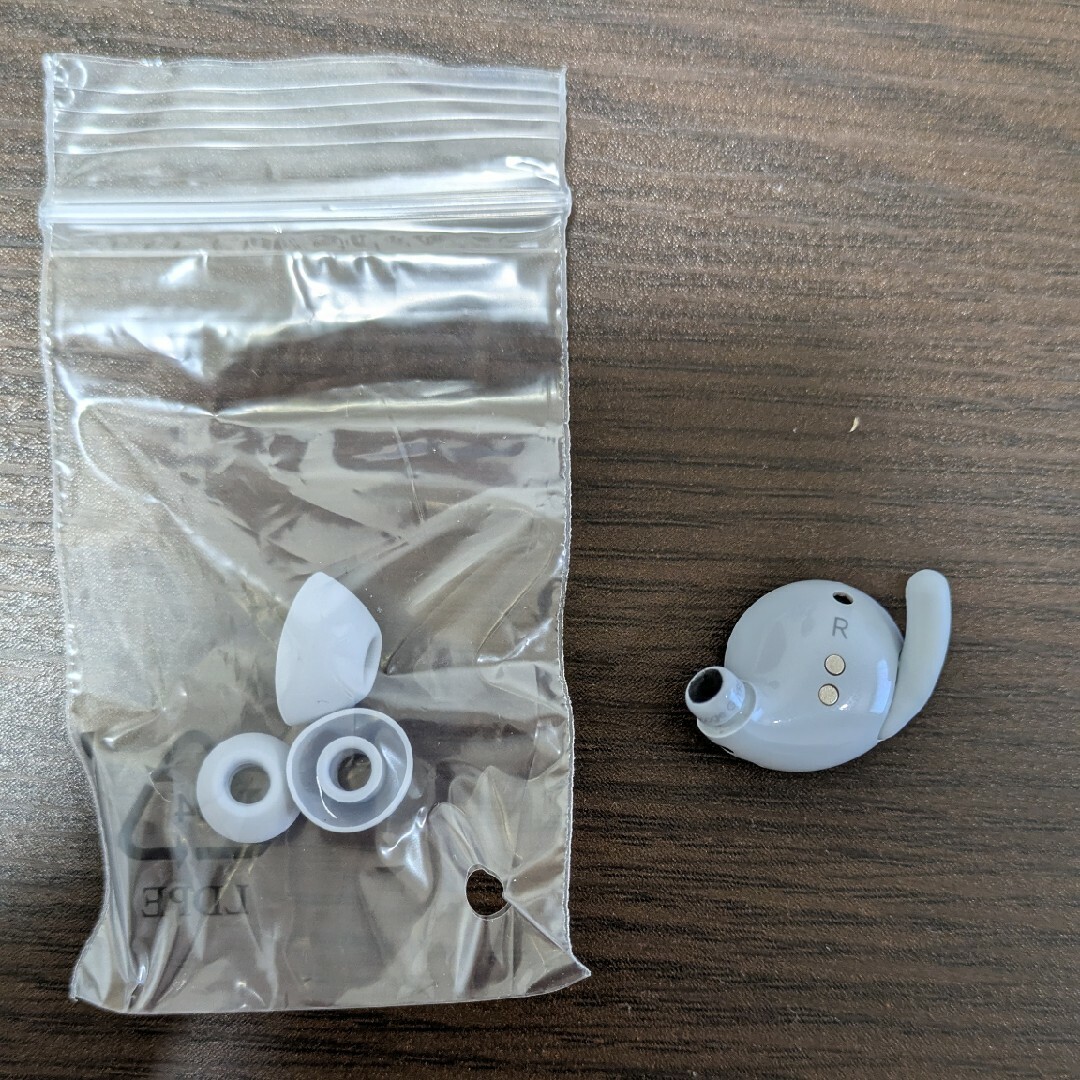 Google(グーグル)のGoogle Pixel Buds A-Series シー 右耳 新品イヤーピー スマホ/家電/カメラのオーディオ機器(ヘッドフォン/イヤフォン)の商品写真