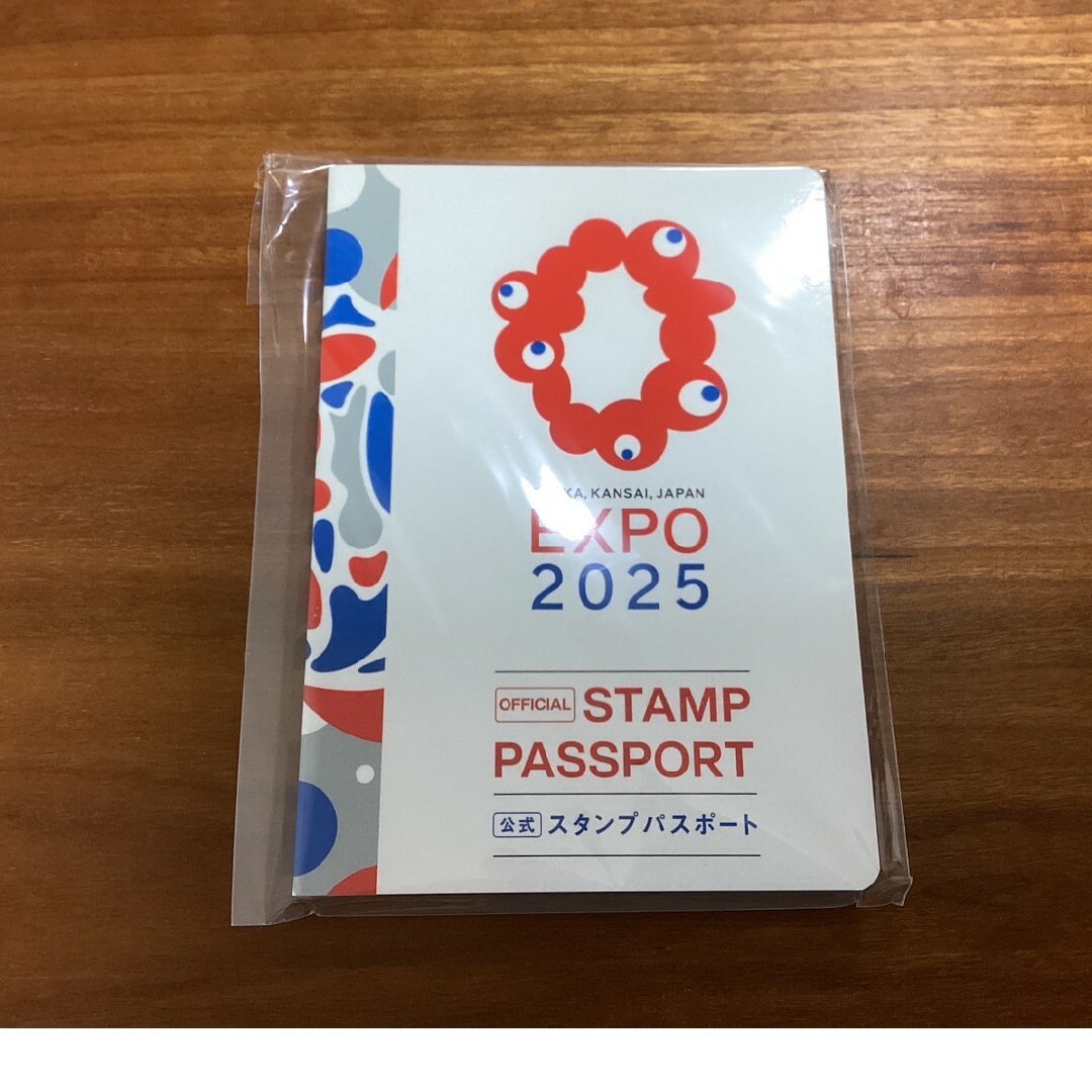 即日発送! 万博 スタンプパスポート パスポートケース ミャクミャク 大阪 エンタメ/ホビーのおもちゃ/ぬいぐるみ(キャラクターグッズ)の商品写真