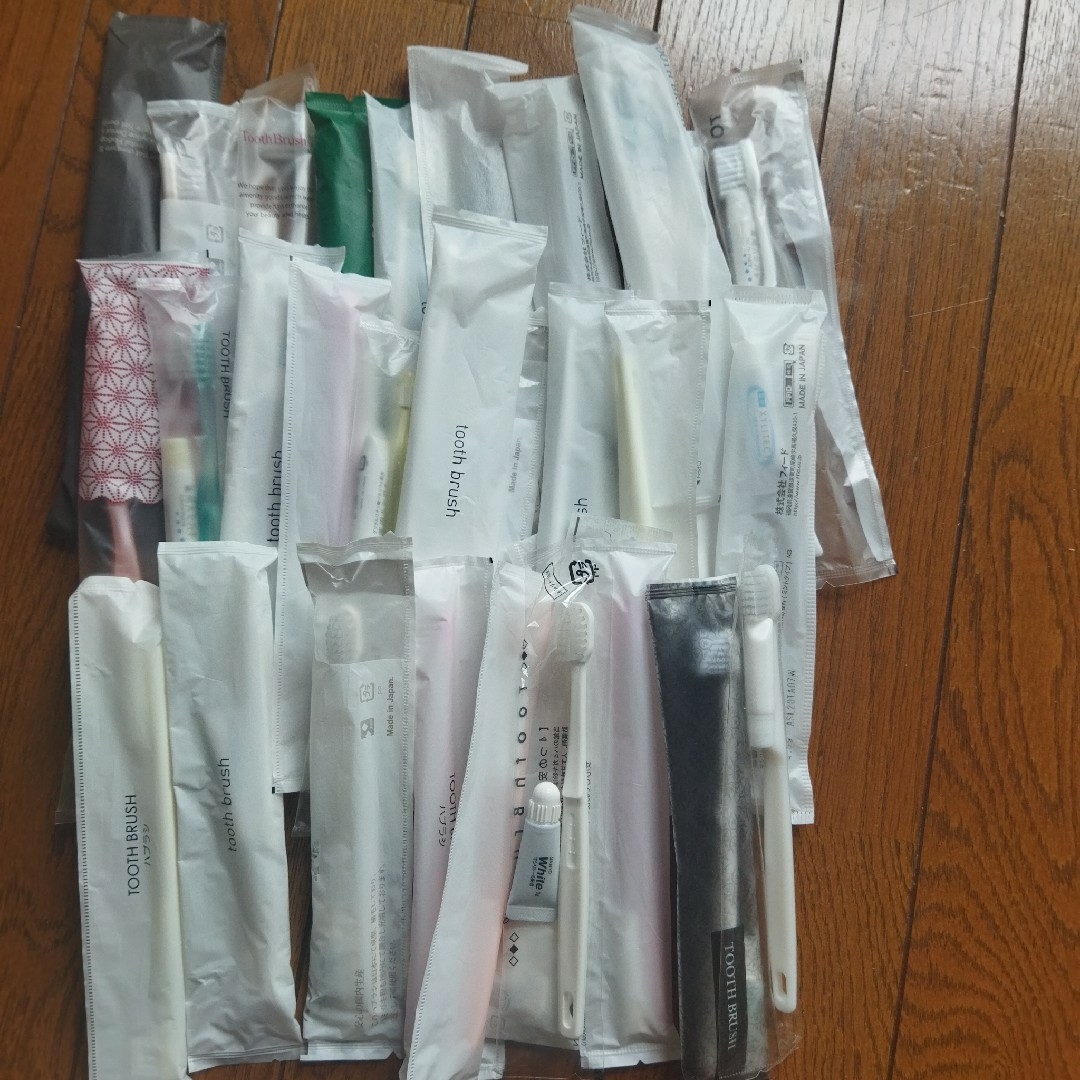 歯ブラシ大量 30本 コスメ/美容のオーラルケア(歯ブラシ/デンタルフロス)の商品写真