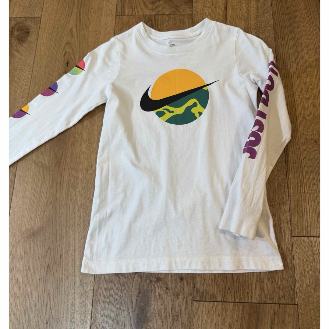 NIKE(ナイキ)のNIKE キッズ　ロンT  130 キッズ/ベビー/マタニティのキッズ服男の子用(90cm~)(Tシャツ/カットソー)の商品写真