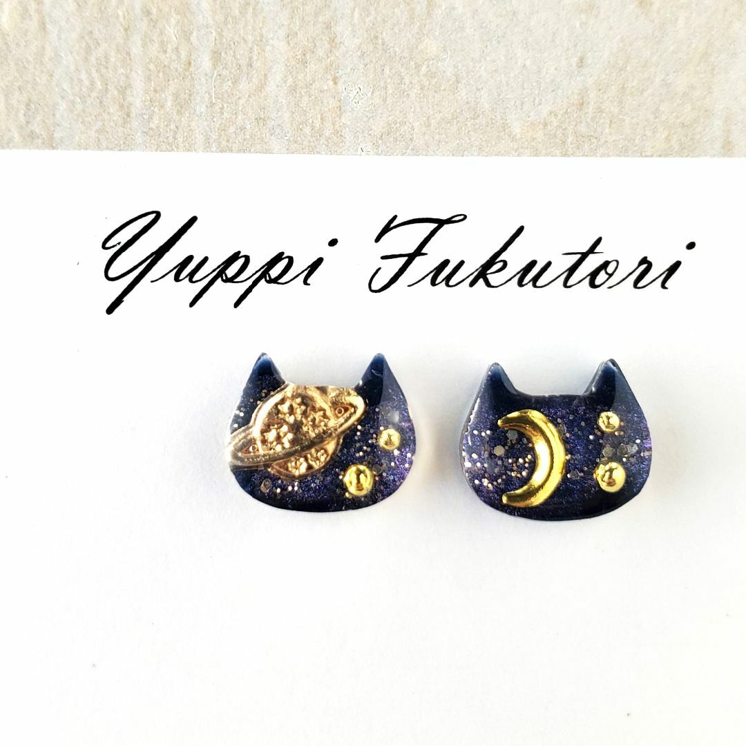 ryf*【No.58】宇宙の猫ピアス　　　夜空　惑星　月　小さい　ミニ ハンドメイドのアクセサリー(ピアス)の商品写真