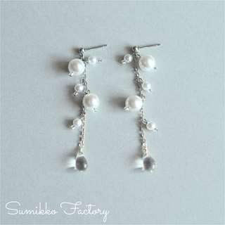 パールの揺れるピアス／シルバー×ホワイト【01】(ピアス)