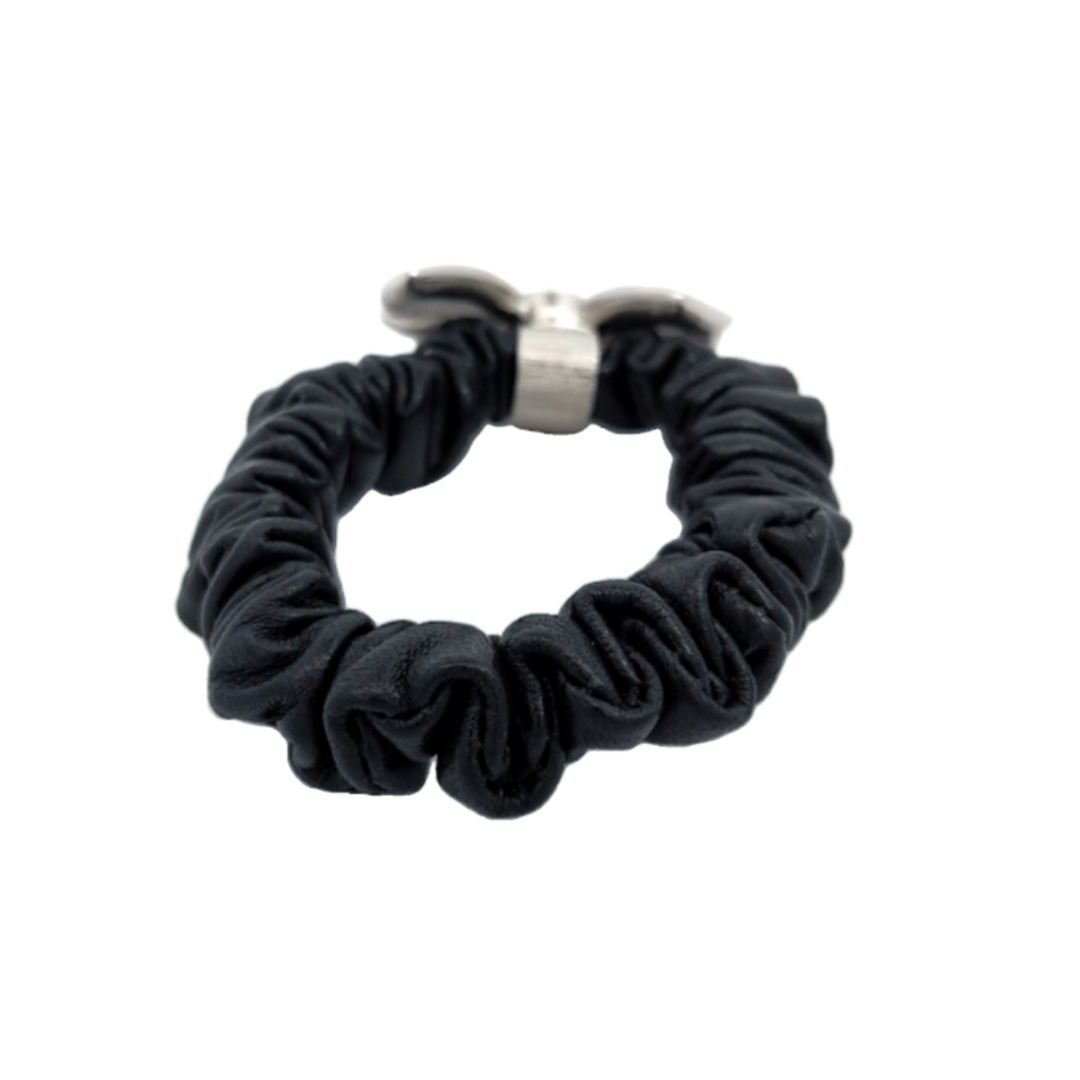 CHANEL(シャネル)のCHANEL　シャネル　シュシュ　A22P レディースのヘアアクセサリー(ヘアゴム/シュシュ)の商品写真