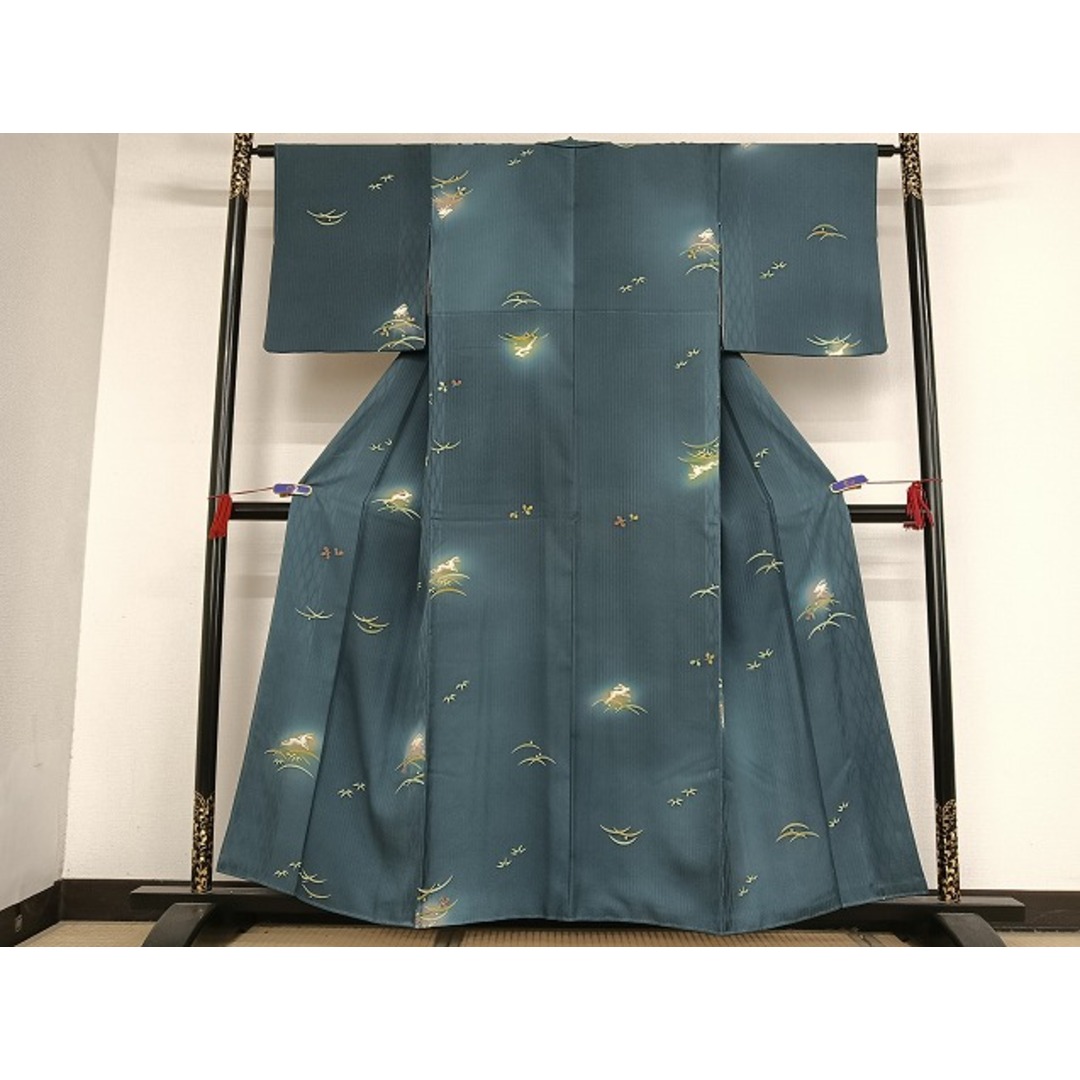 平和屋着物●狩野嘉一郎　小紋　ろうけつ染め　跳び兎　蛍暈し　正絹　逸品　AAAT9455np レディースの水着/浴衣(着物)の商品写真