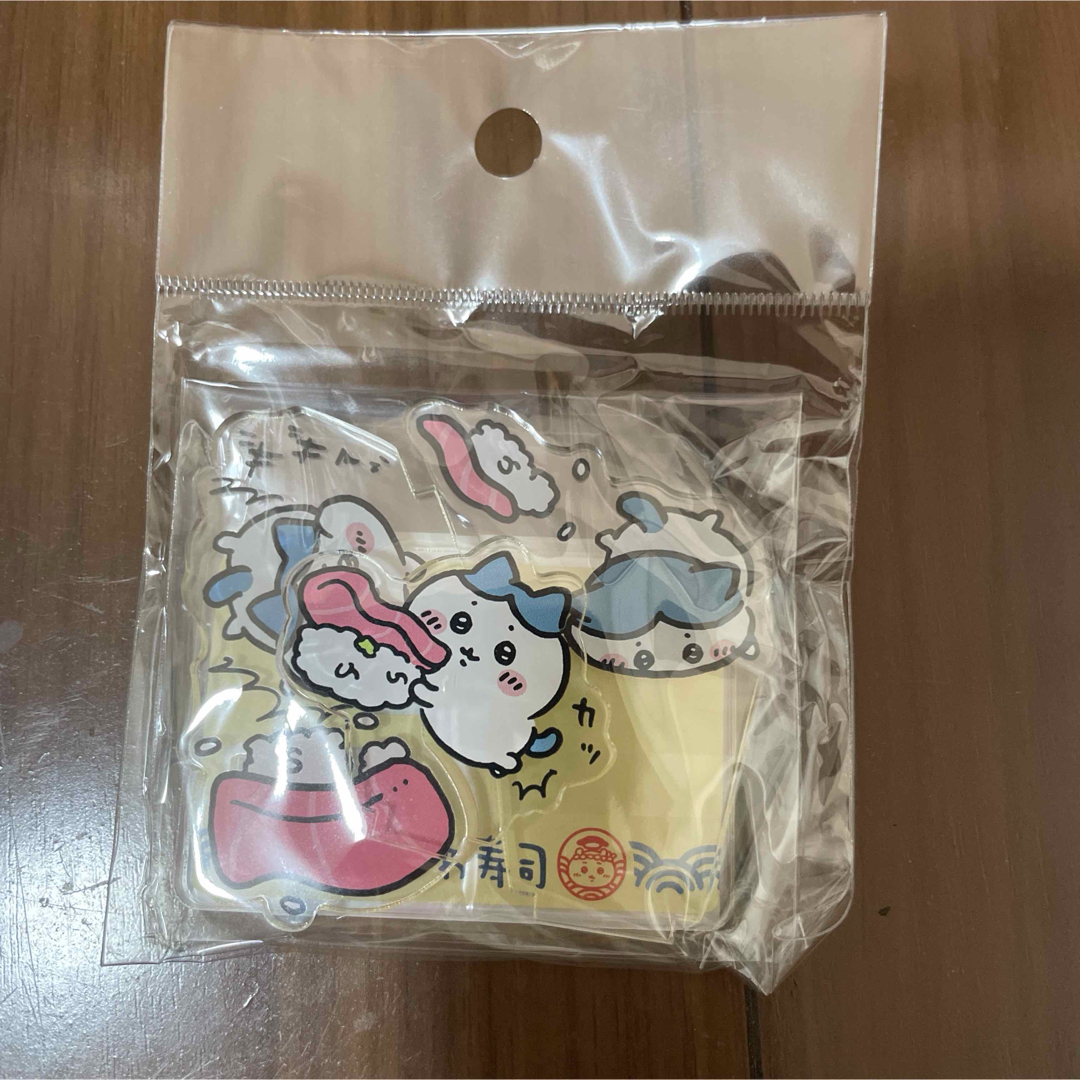 ちいかわ(チイカワ)のこけまくりハチワレ レイヤーアクリルスタンド エンタメ/ホビーのおもちゃ/ぬいぐるみ(キャラクターグッズ)の商品写真