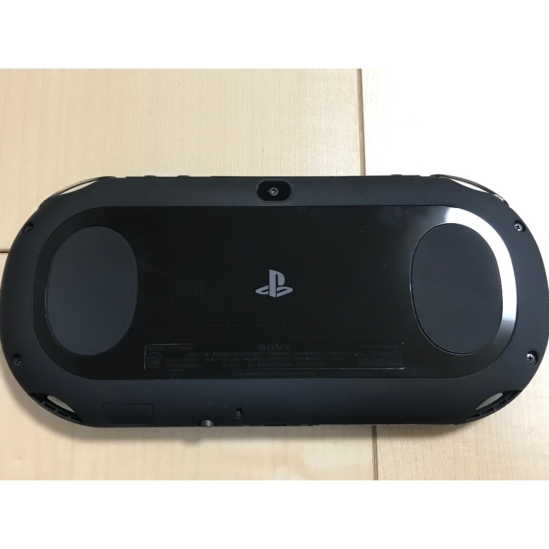 PlayStation Vita(プレイステーションヴィータ)の✨PSVITA PCH-2000本体＋ソフト10本セット✨16GSD付 エンタメ/ホビーのゲームソフト/ゲーム機本体(携帯用ゲーム機本体)の商品写真