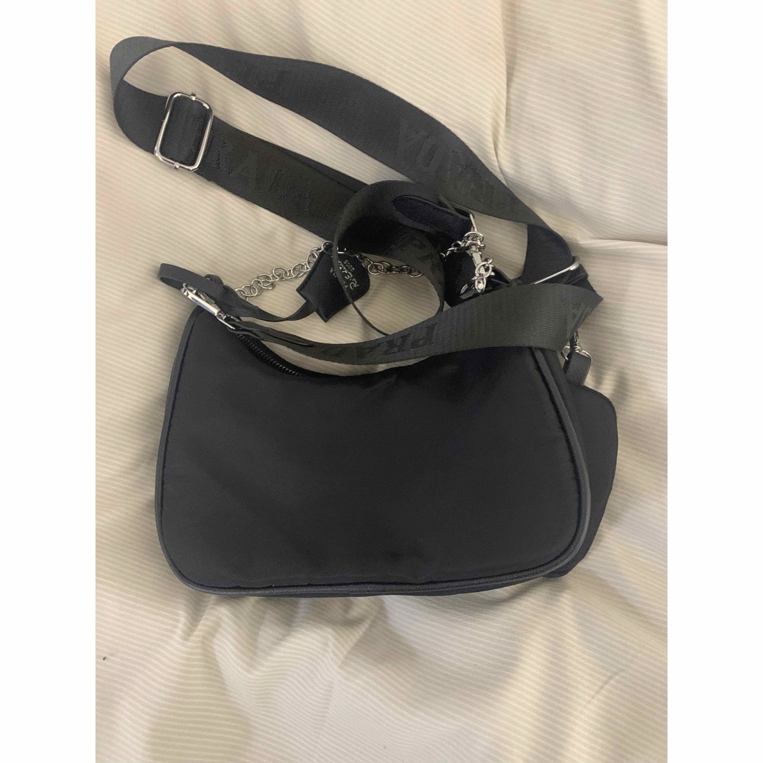 PRADA(プラダ)のPRADA プラダ　ノベルティ　ショルダーバッグ プラダ　 レディースのバッグ(ショルダーバッグ)の商品写真