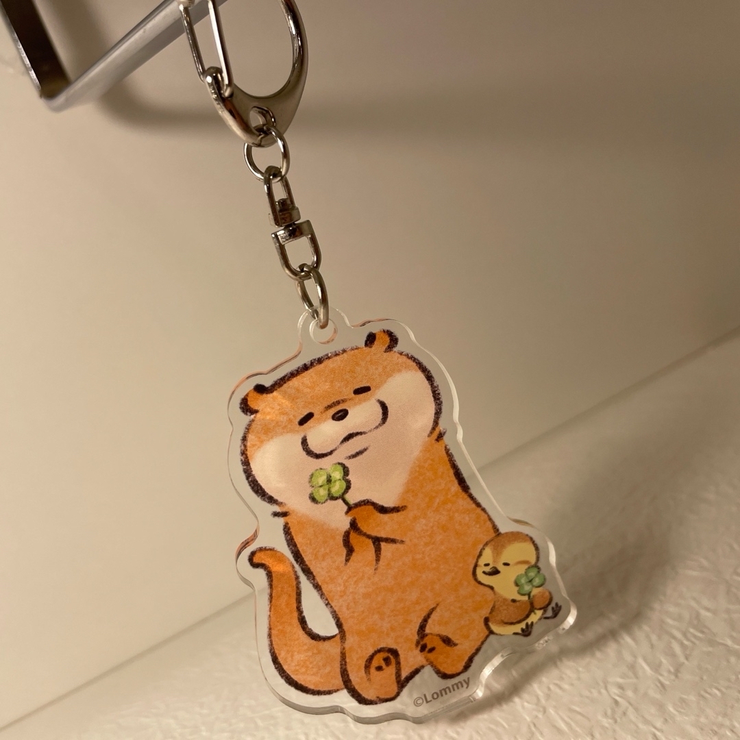 可愛い嘘のカワウソ アクリルキーホルダー(クローバー) エンタメ/ホビーのアニメグッズ(キーホルダー)の商品写真