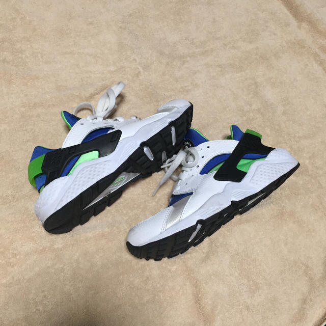 NIKE(ナイキ)のNIKE HUARACHE スニーカー レディースの靴/シューズ(スニーカー)の商品写真