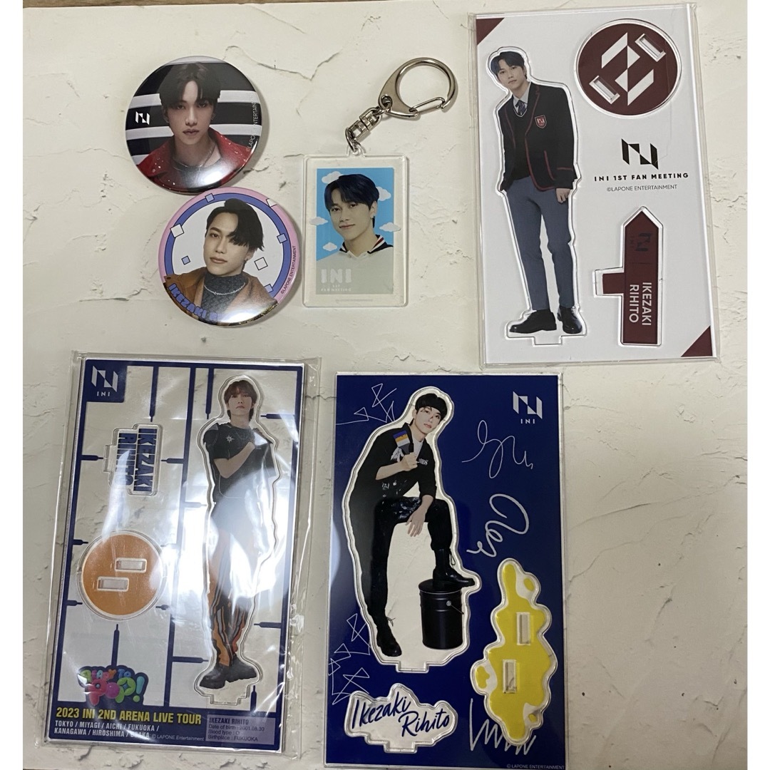 INI(アイエヌアイ)のini 池崎理人 アクリルスタンド 缶バッジ まとめ売り アクスタセット エンタメ/ホビーのタレントグッズ(アイドルグッズ)の商品写真