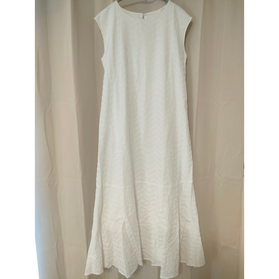 NATURAL BEAUTY BASIC - コットンエンブロイダリーワンピースの
