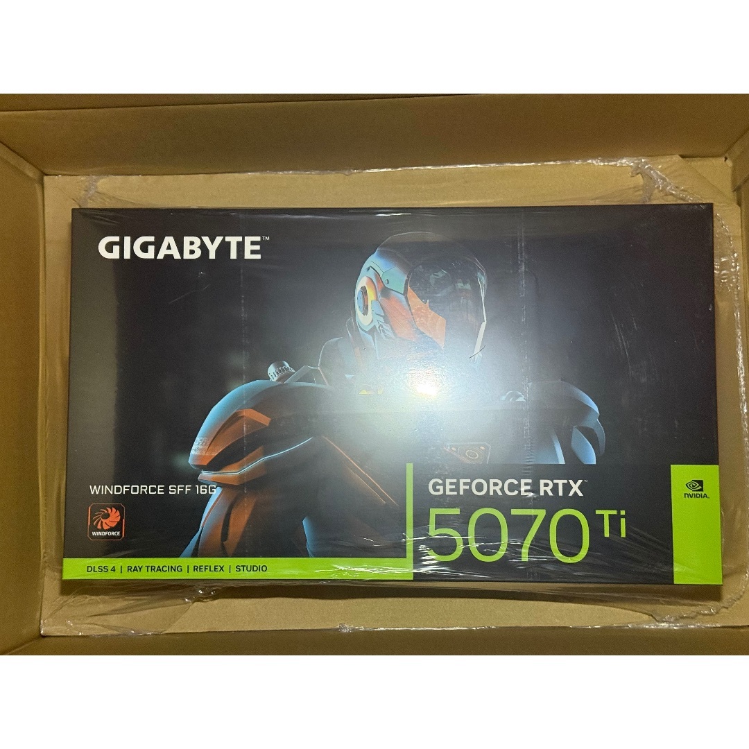 GeForce RTX 5070 Ti WINDFORCE SFF 16G スマホ/家電/カメラのPC/タブレット(PCパーツ)の商品写真