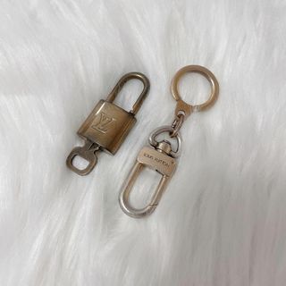 ルイヴィトン(LOUIS VUITTON)の【ヴィンテージ】Louis Vuitton ゴールドカラー キーホルダー&南京錠(その他)