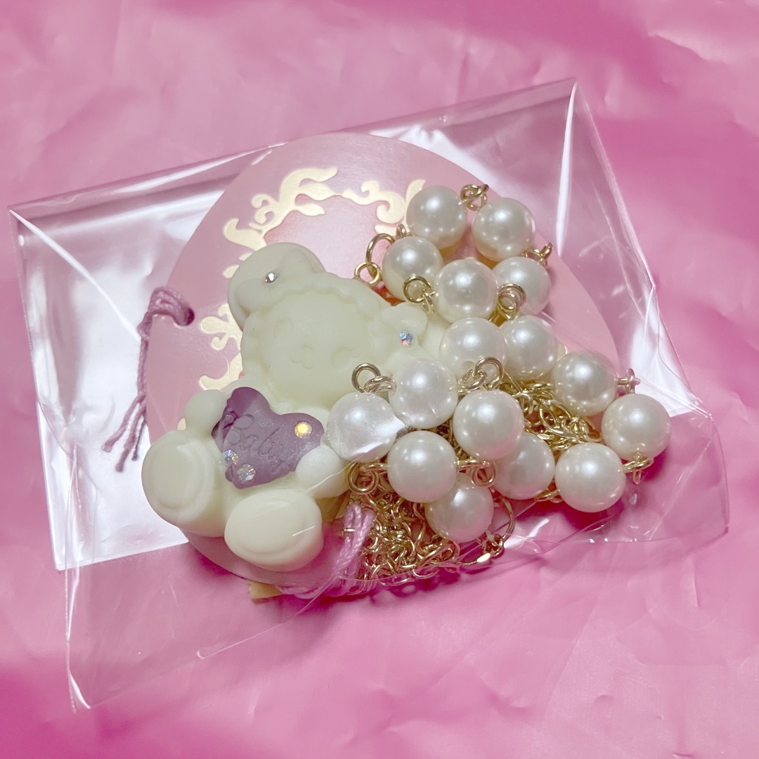 BABY,THE STARS SHINE BRIGHT(ベイビーザスターズシャインブライト)のBABY くみゃちゃんのLove Chocolate ネックレス オフ白 レディースのアクセサリー(ネックレス)の商品写真