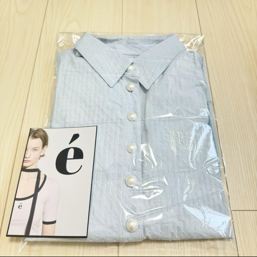 épine(エピヌ)のパールボタンブラウス ブルー レディースのトップス(シャツ/ブラウス(長袖/七分))の商品写真