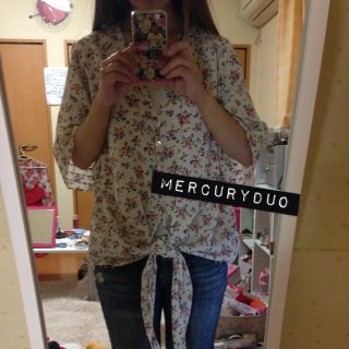 マーキュリーデュオ(MERCURYDUO)のMERCURYDUO★前結び花柄シャツ(シャツ/ブラウス(半袖/袖なし))