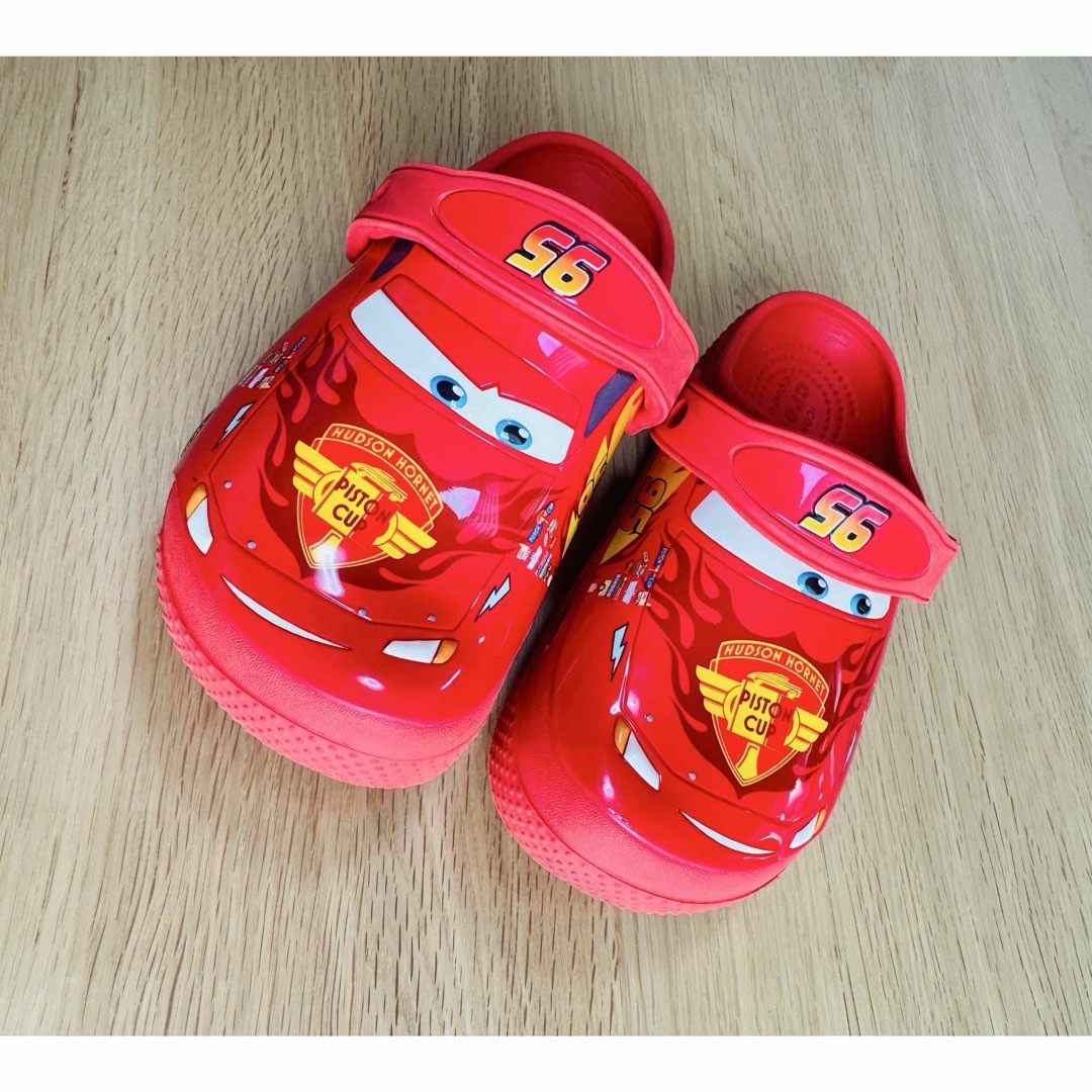 crocs(クロックス)のクロックス カーズ キッズ/ベビー/マタニティのキッズ靴/シューズ(15cm~)(サンダル)の商品写真
