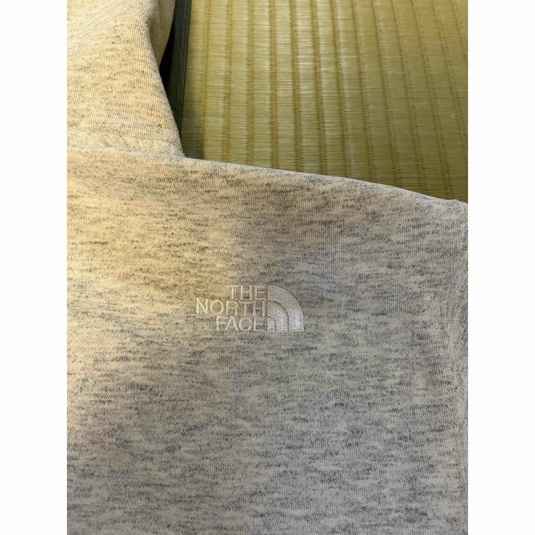 THE NORTH FACE(ザノースフェイス)のノースフェイス　パーカー　薄グレー、Sサイズ、NT61836 メンズのトップス(パーカー)の商品写真
