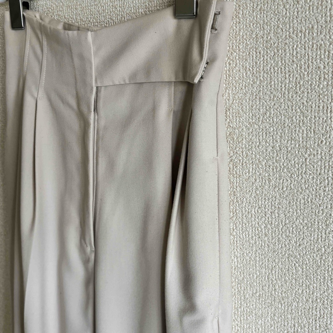 SNIDEL(スナイデル)のSNIDEL テーパードパンツ アイボリー 0 レディースのスカート(ロングスカート)の商品写真