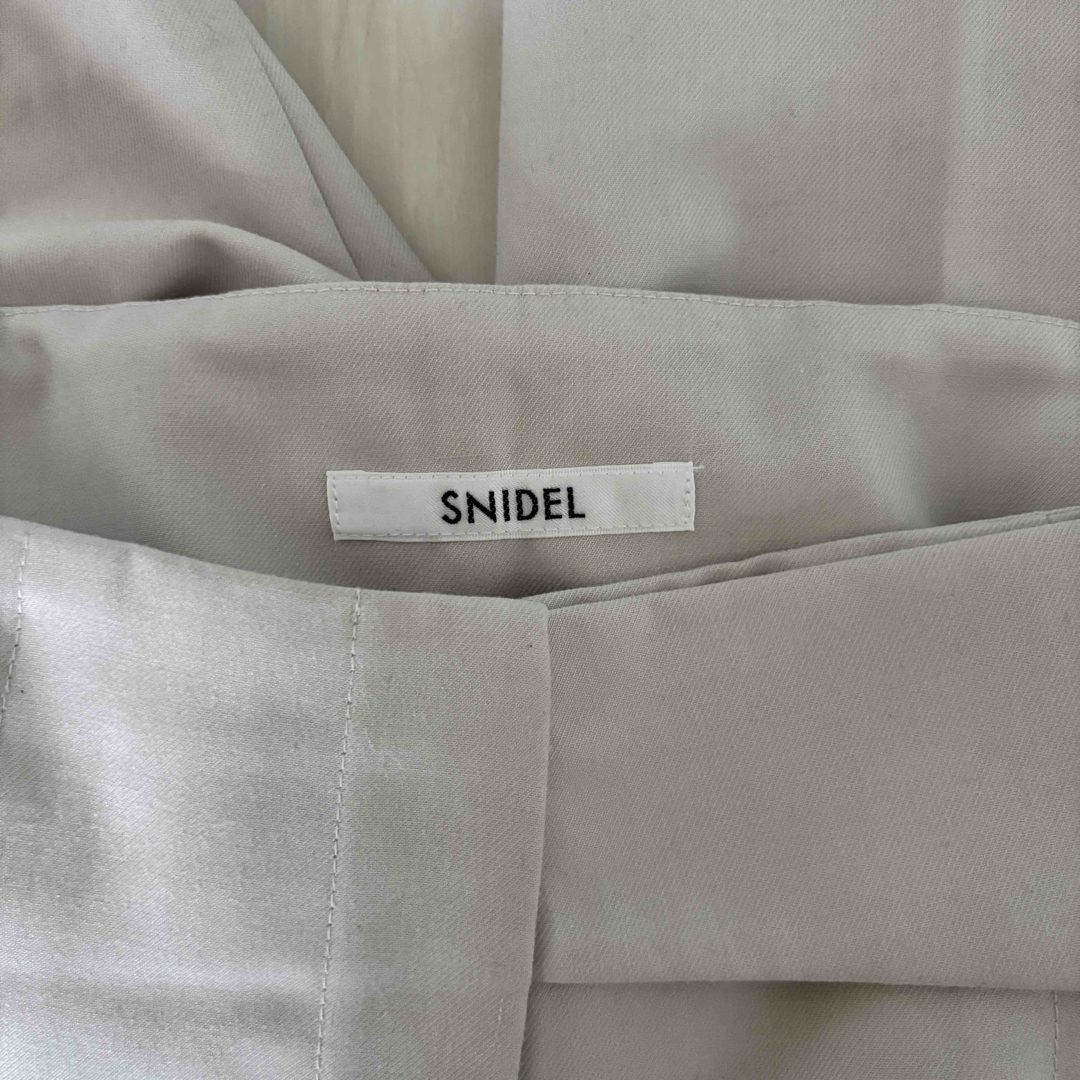 SNIDEL(スナイデル)のSNIDEL テーパードパンツ アイボリー 0 レディースのスカート(ロングスカート)の商品写真