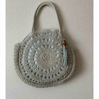 円形編み グレー かごバッグ タッセル付き(かごバッグ/ストローバッグ)