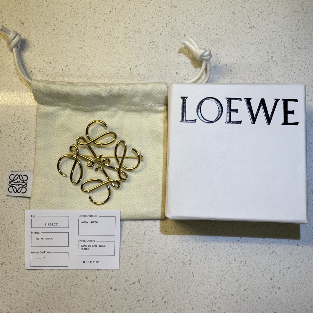 LOEWE(ロエベ)のLOEWE アナグラムブローチ レディースのアクセサリー(ブローチ/コサージュ)の商品写真