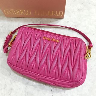 ミュウミュウ(miumiu)の正規品miumiu♡マトラッセポーチバッグ(ポーチ)