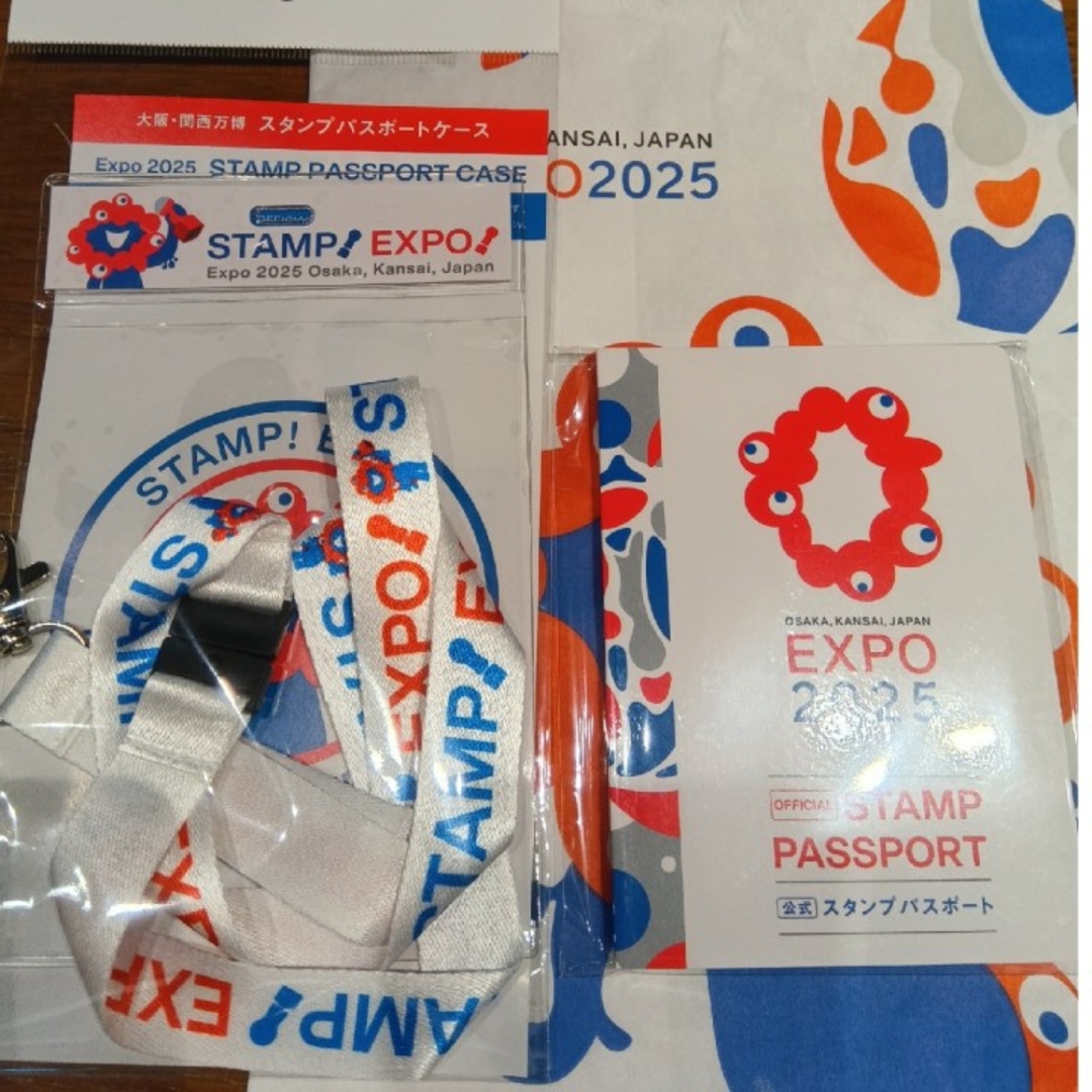 即日発送! 万博 スタンプパスポート パスポートケース ミャクミャク 大阪 エンタメ/ホビーのおもちゃ/ぬいぐるみ(キャラクターグッズ)の商品写真