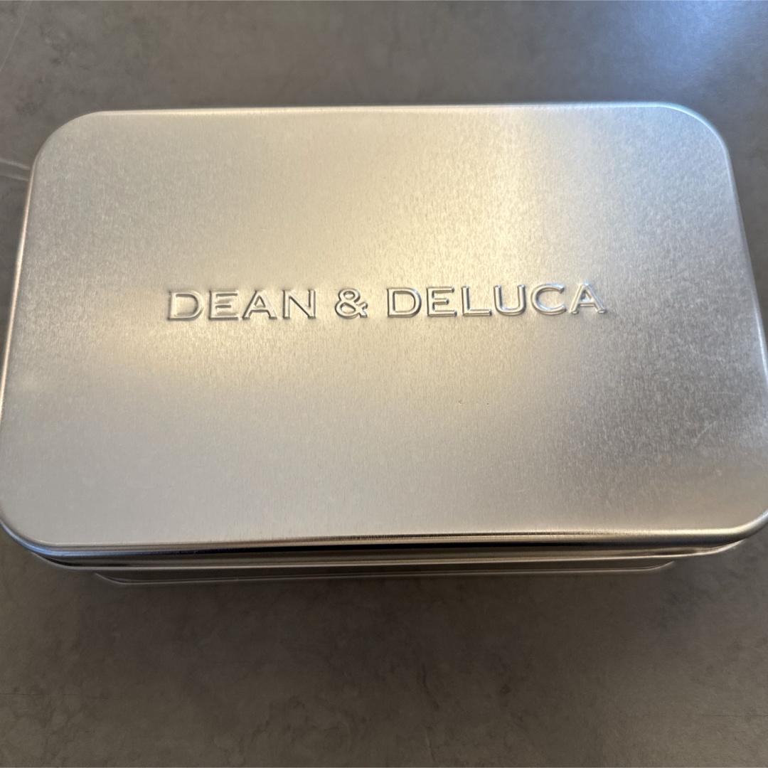DEAN & DELUCA(ディーンアンドデルーカ)のDEAN&DELCAの缶 インテリア/住まい/日用品のインテリア小物(小物入れ)の商品写真