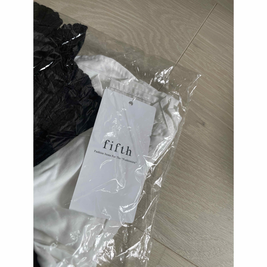 fifth(フィフス)の新品タグ付き未開封　 fifth ボリュームスリーブドッキングニット レディースのトップス(シャツ/ブラウス(長袖/七分))の商品写真