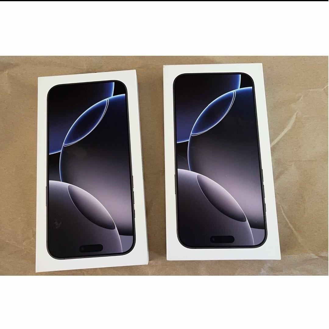アップルストア購入iPhone 16 Pro max 1TB 2台 ブラック スマホ/家電/カメラのスマートフォン/携帯電話(スマートフォン本体)の商品写真