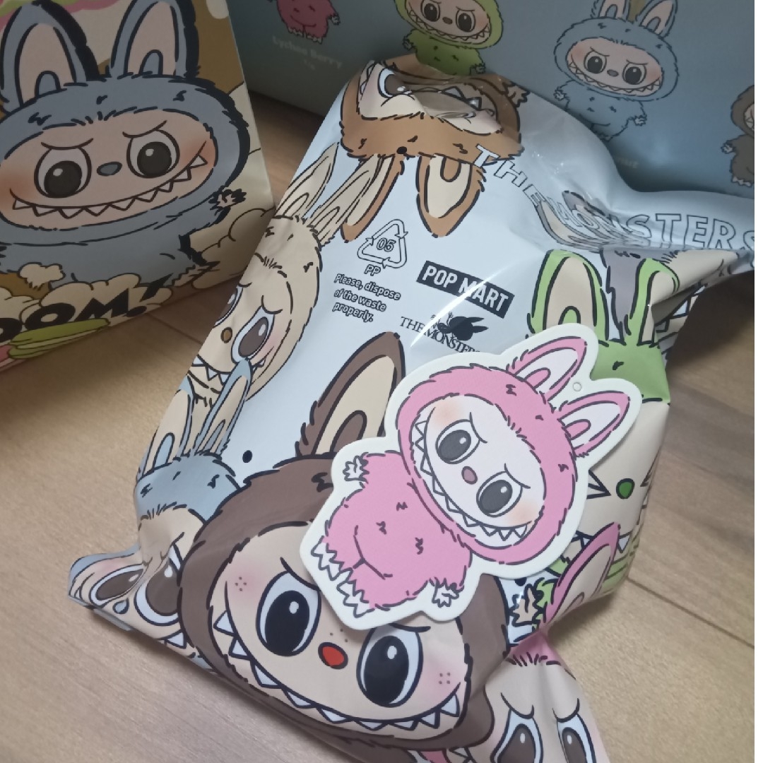 未開封 labubu popmart ぬいぐるみ ペンダント エンタメ/ホビーのおもちゃ/ぬいぐるみ(ぬいぐるみ)の商品写真