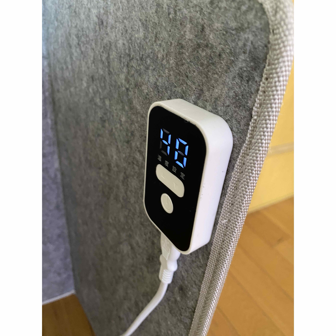 ピネルヒータ：足元ヒーター ：デスクヒーター ：足元暖房：電熱ヒーター：遠赤外線 スマホ/家電/カメラの冷暖房/空調(電気ヒーター)の商品写真